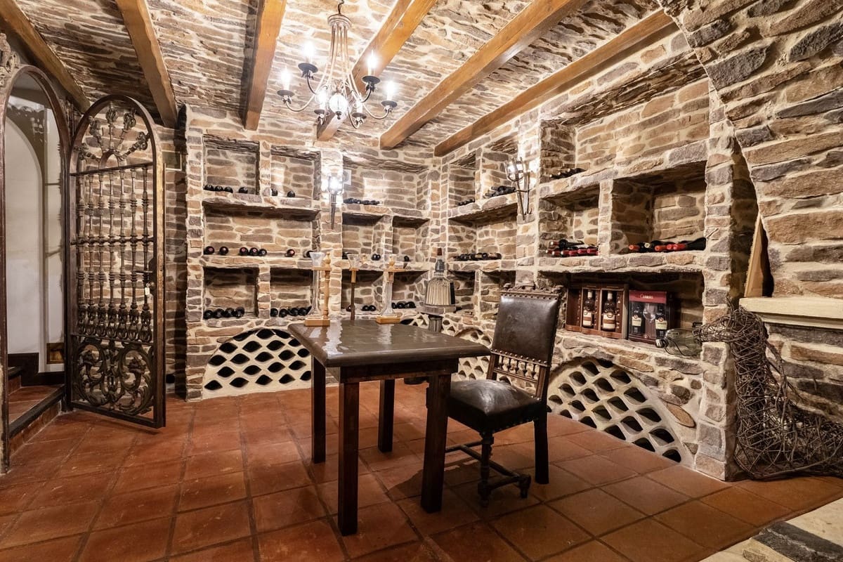 9 bedroom Villa for sale in La Mairena with pool garage - € 12,500,000 (Ref: 9733309)