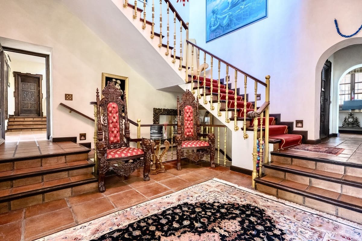 9 bedroom Villa for sale in La Mairena with pool garage - € 12,500,000 (Ref: 9733309)