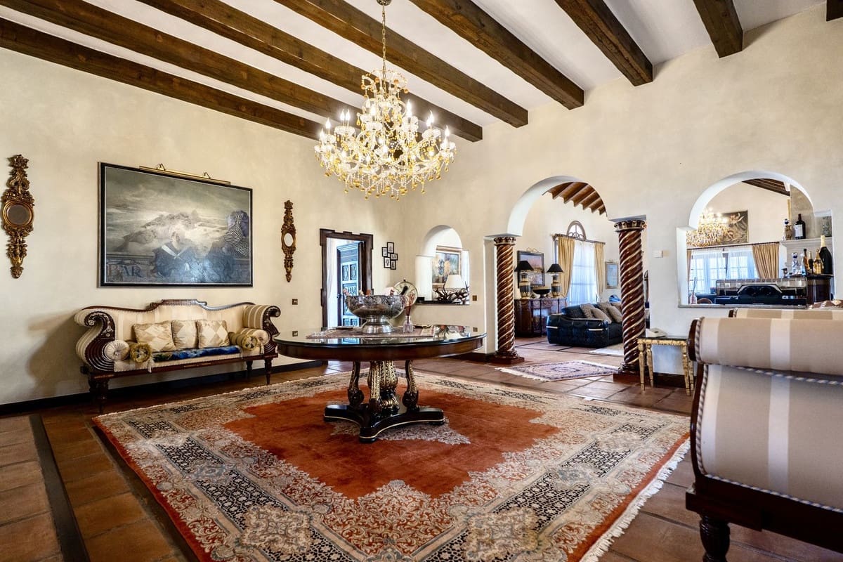 9 bedroom Villa for sale in La Mairena with pool garage - € 12,500,000 (Ref: 9733309)