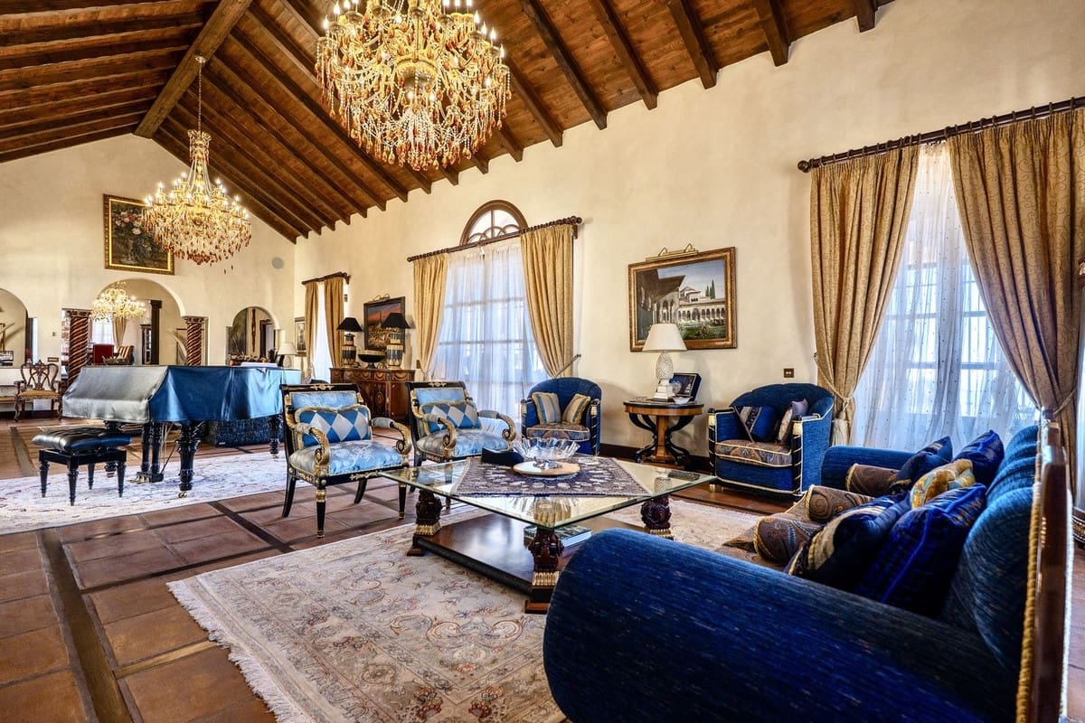 9 bedroom Villa for sale in La Mairena with pool garage - € 12,500,000 (Ref: 9733309)