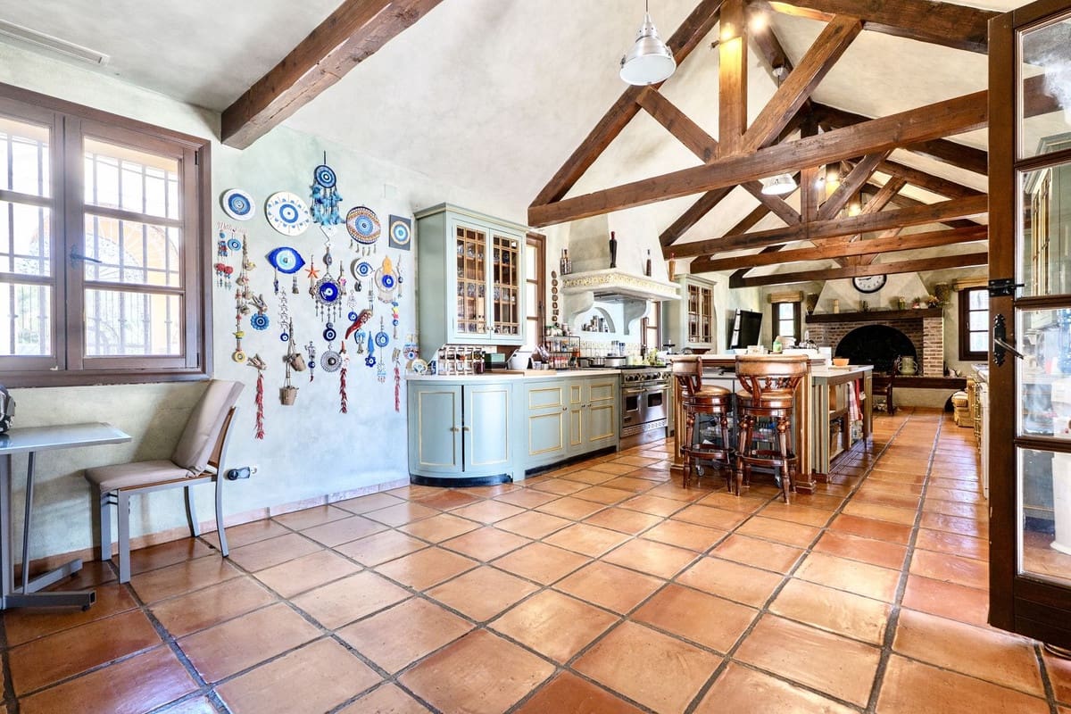 9 bedroom Villa for sale in La Mairena with pool garage - € 12,500,000 (Ref: 9733309)