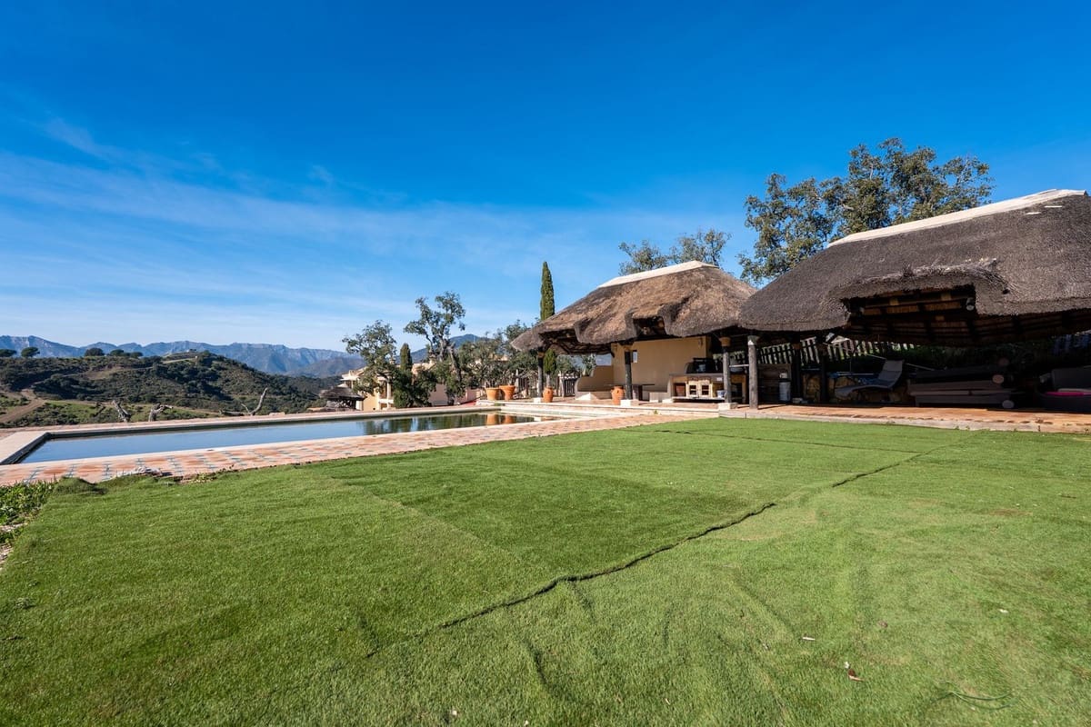 9 bedroom Villa for sale in La Mairena with pool garage - € 12,500,000 (Ref: 9733309)