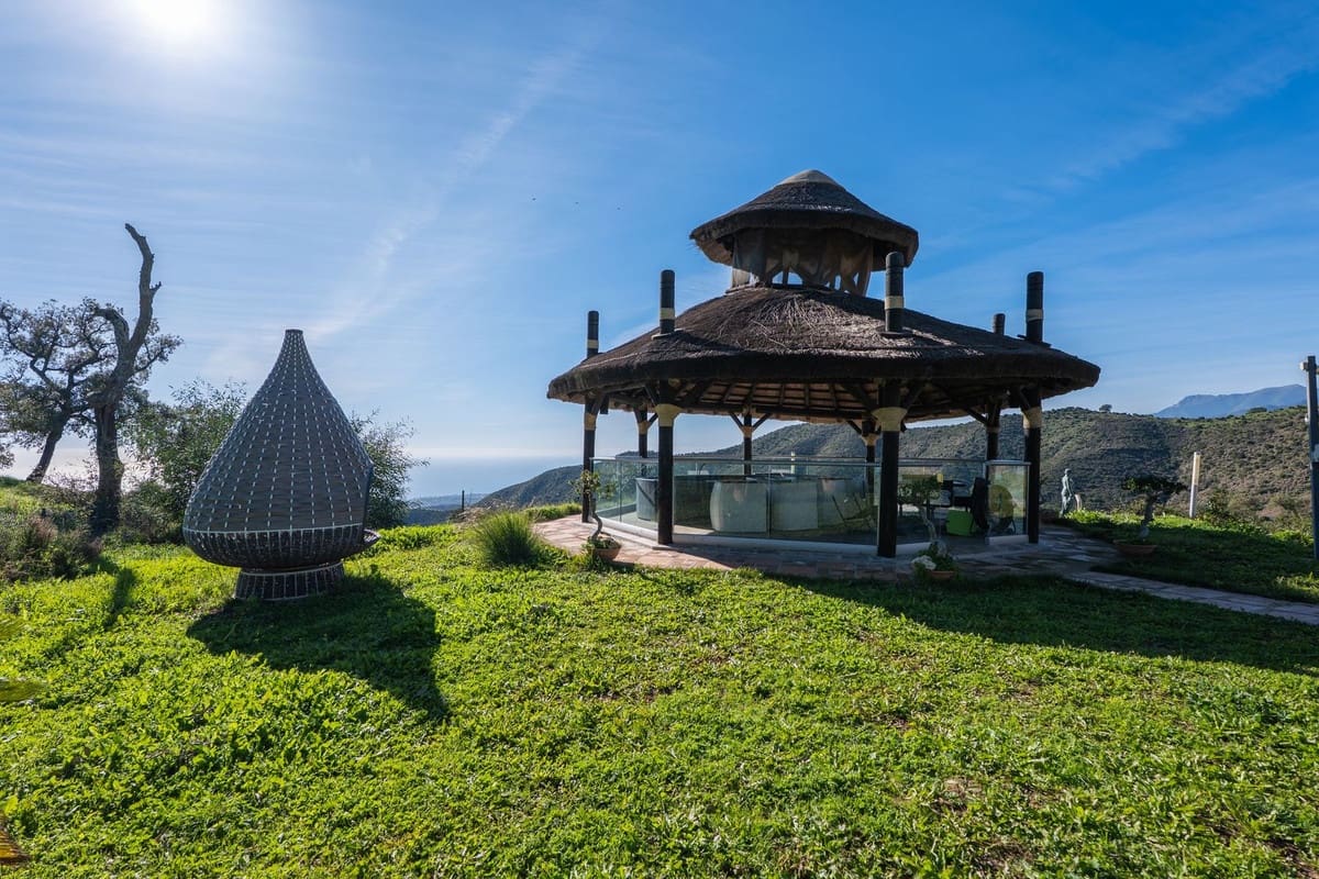 9 bedroom Villa for sale in La Mairena with pool garage - € 12,500,000 (Ref: 9733309)