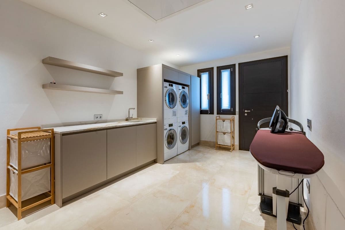 6 bedroom Villa for sale in Los Flamingos with pool garage - € 9,800,000 (Ref: 9733310)