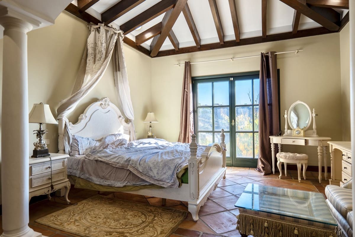 6 bedroom Villa for sale in La Zagaleta with pool garage - € 7,000,000 (Ref: 9733311)