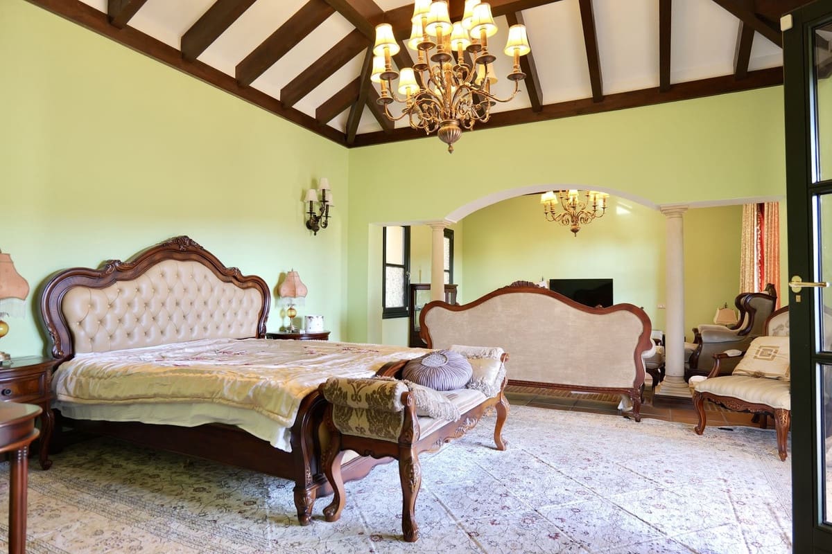 6 bedroom Villa for sale in La Zagaleta with pool garage - € 7,000,000 (Ref: 9733311)