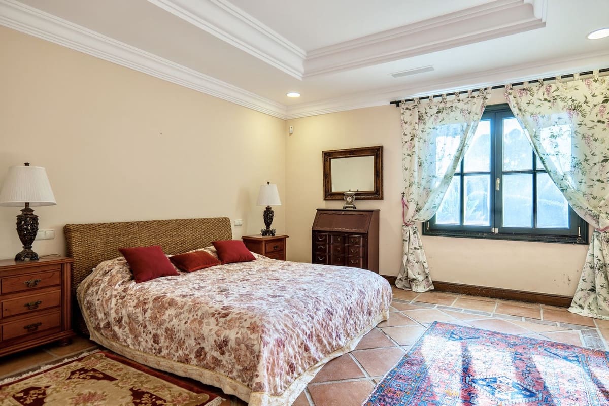 6 bedroom Villa for sale in La Zagaleta with pool garage - € 7,000,000 (Ref: 9733311)