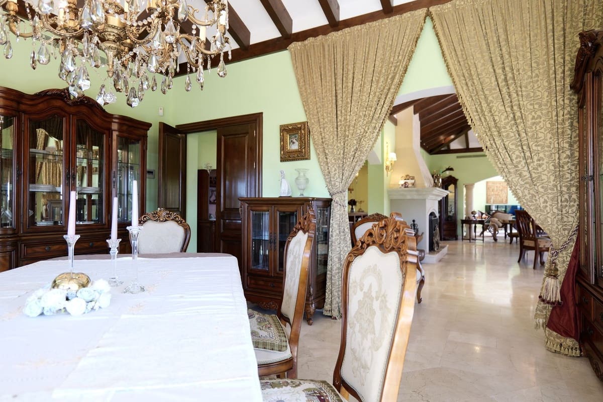 6 bedroom Villa for sale in La Zagaleta with pool garage - € 7,000,000 (Ref: 9733311)