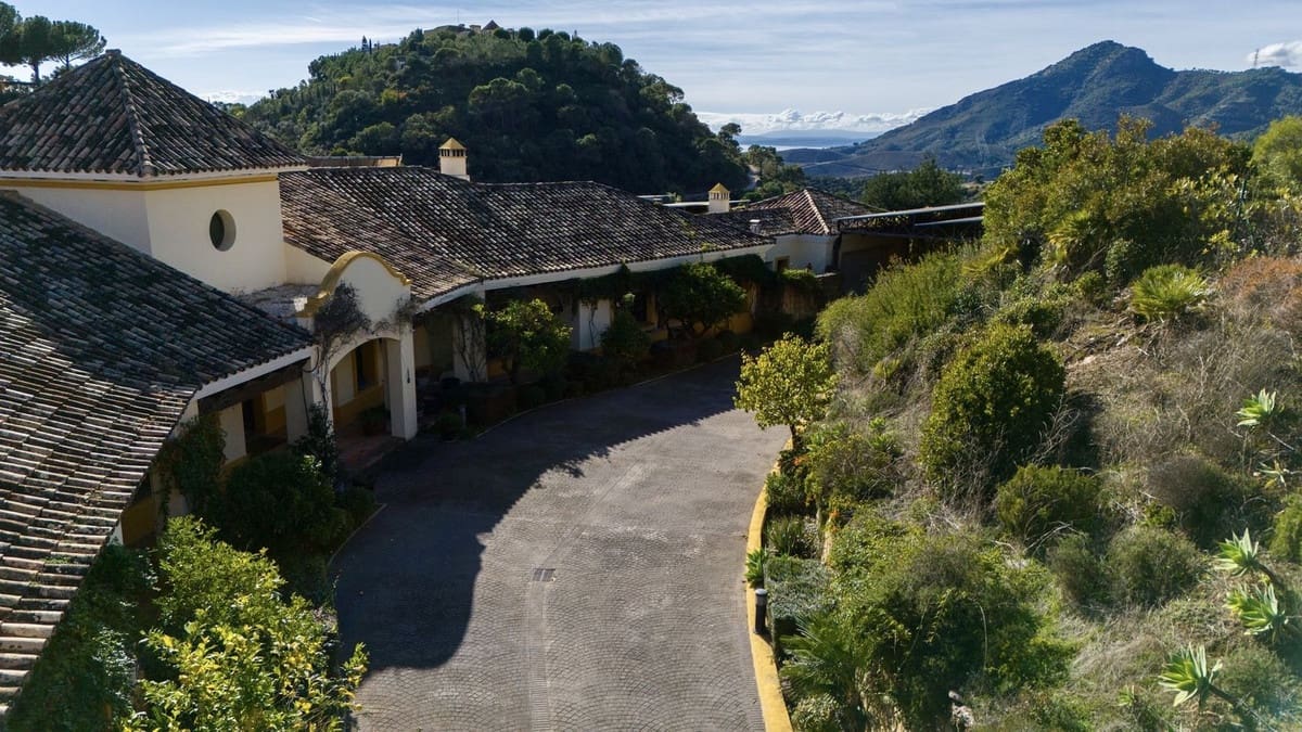 6 bedroom Villa for sale in La Zagaleta with pool garage - € 7,000,000 (Ref: 9733311)