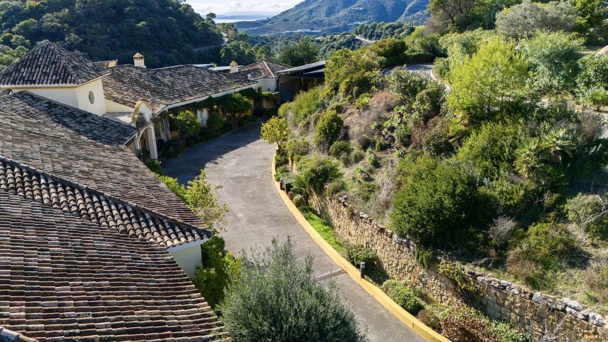 6 bedroom Villa for sale in La Zagaleta with pool garage - € 7,000,000 (Ref: 9733311)