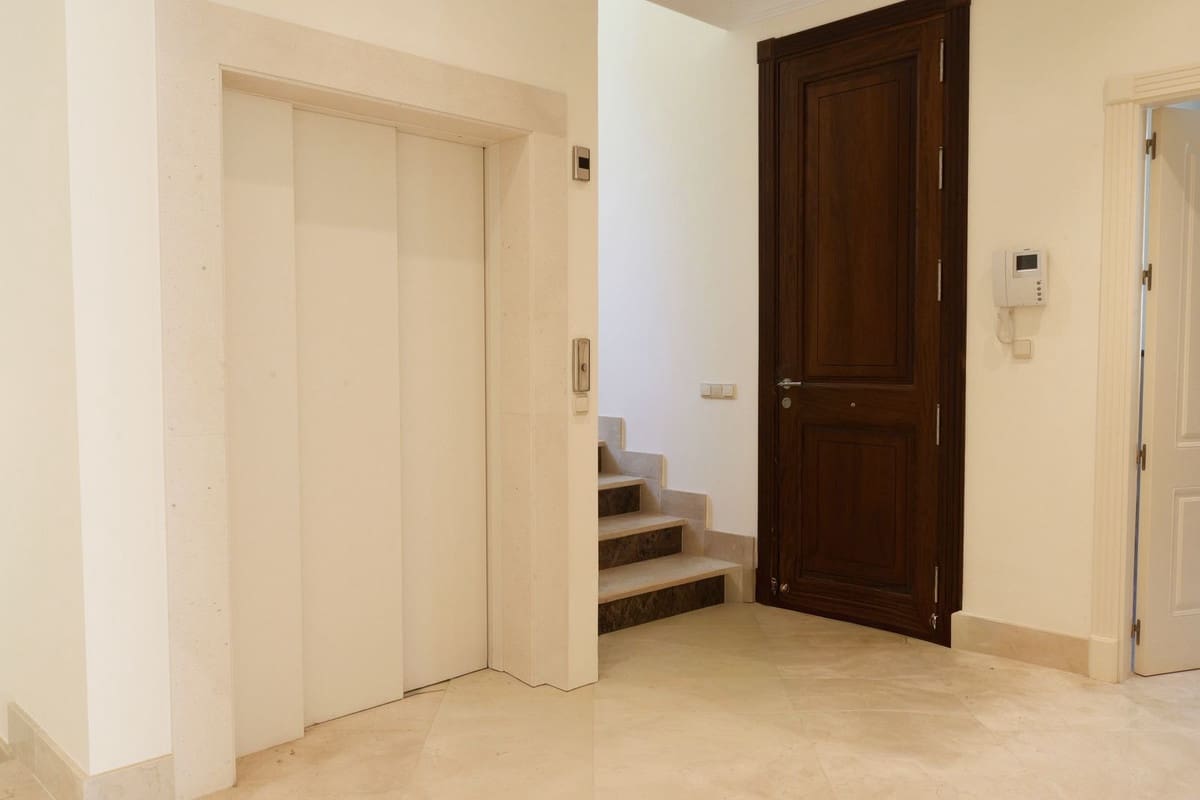 6 bedroom Villa for sale in Los Arqueros with pool garage - € 4,750,000 (Ref: 9733314)