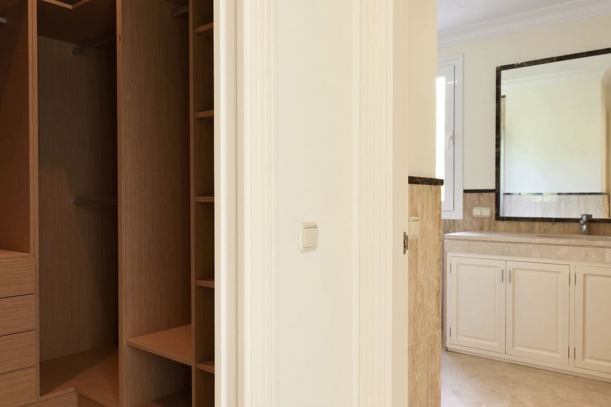 6 bedroom Villa for sale in Los Arqueros with pool garage - € 4,750,000 (Ref: 9733314)