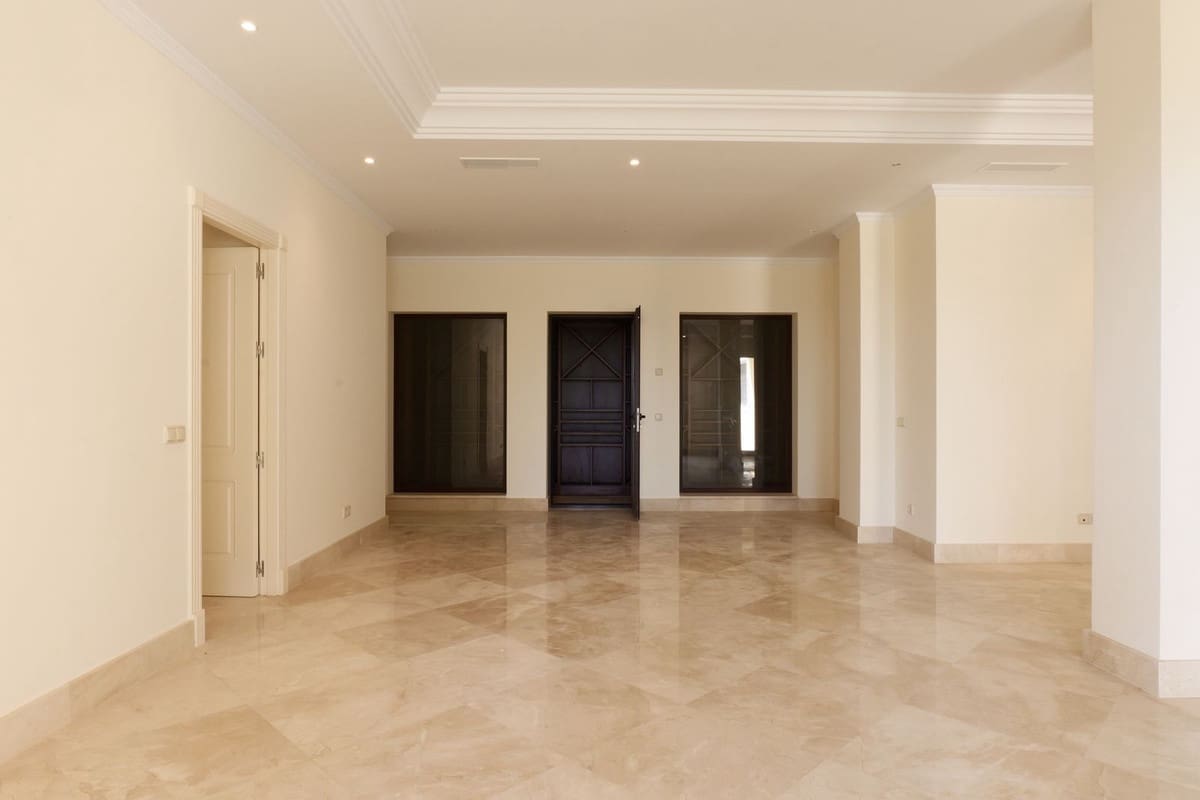 6 bedroom Villa for sale in Los Arqueros with pool garage - € 4,750,000 (Ref: 9733314)