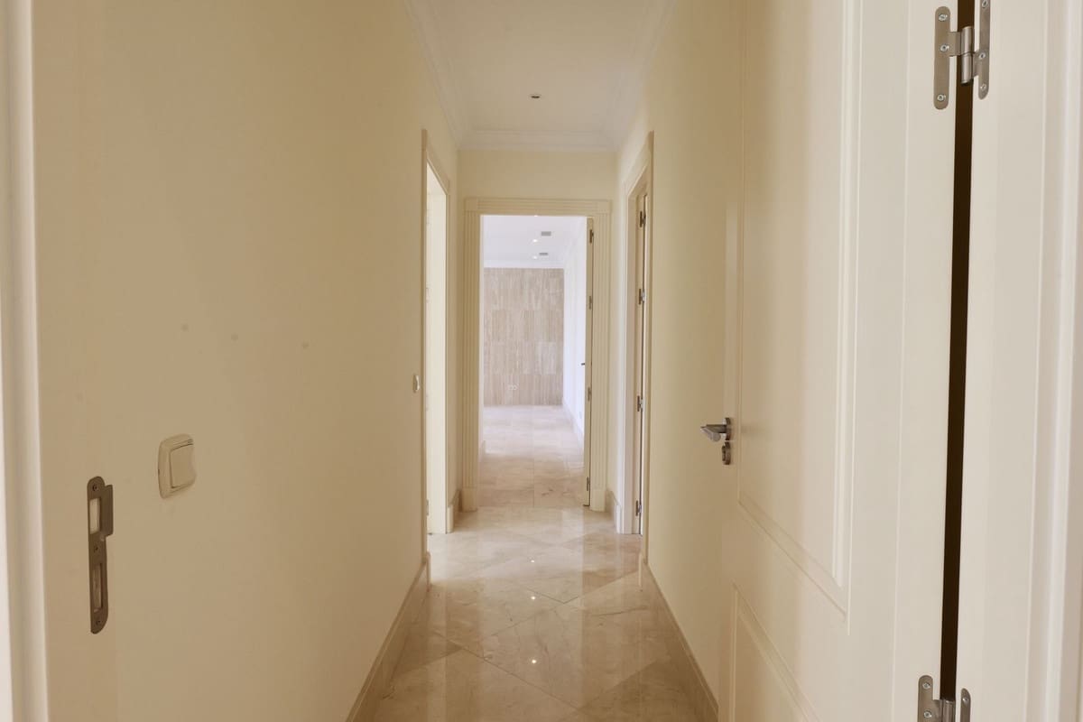 6 bedroom Villa for sale in Los Arqueros with pool garage - € 4,750,000 (Ref: 9733314)