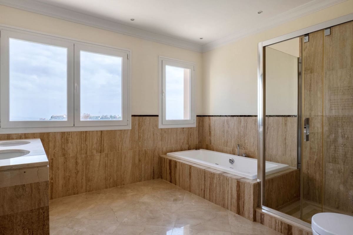 6 bedroom Villa for sale in Los Arqueros with pool garage - € 4,750,000 (Ref: 9733314)