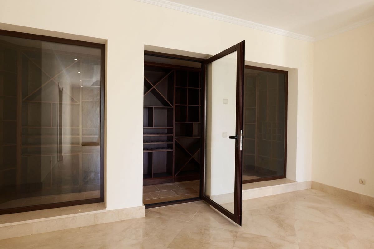 6 bedroom Villa for sale in Los Arqueros with pool garage - € 4,750,000 (Ref: 9733314)