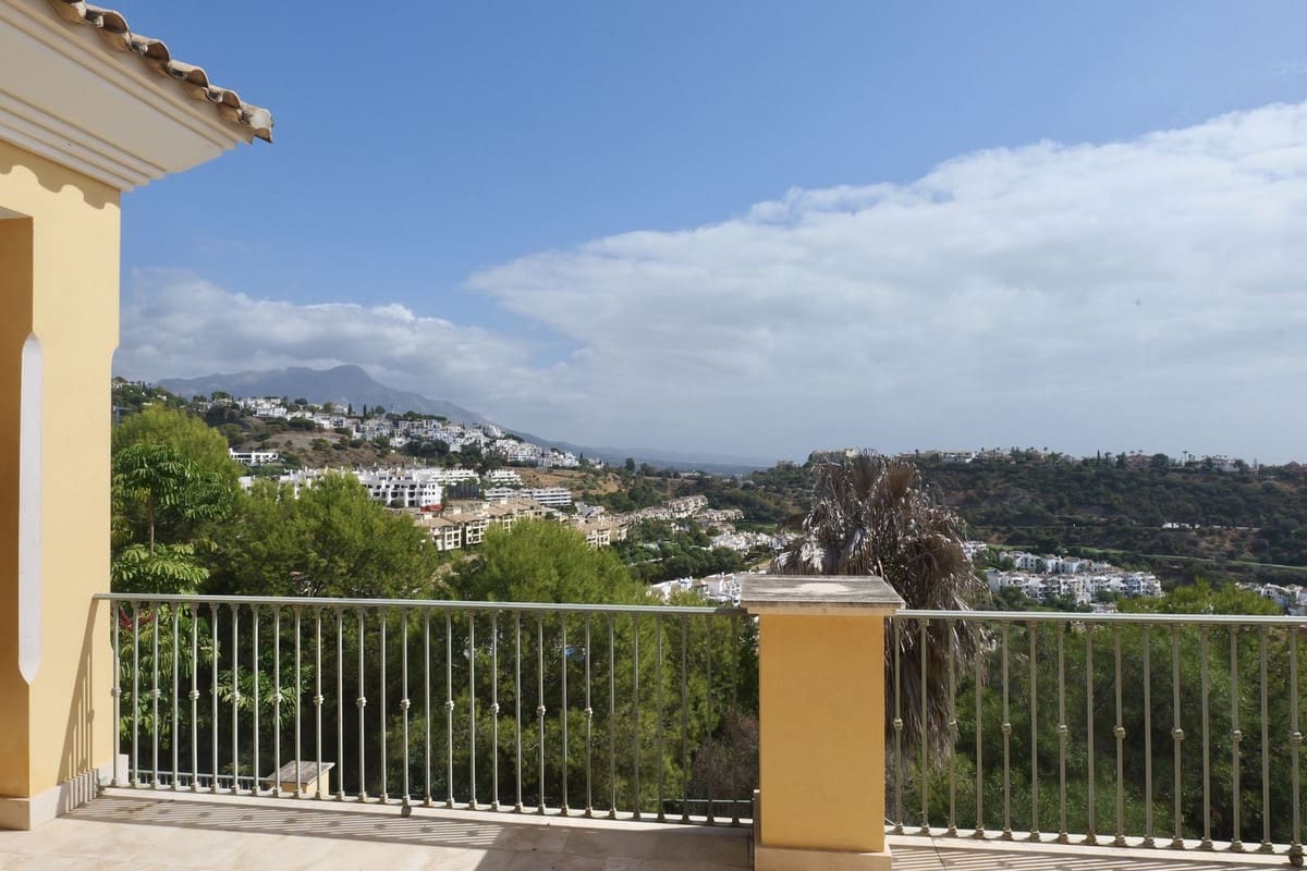 6 bedroom Villa for sale in Los Arqueros with pool garage - € 4,750,000 (Ref: 9733314)