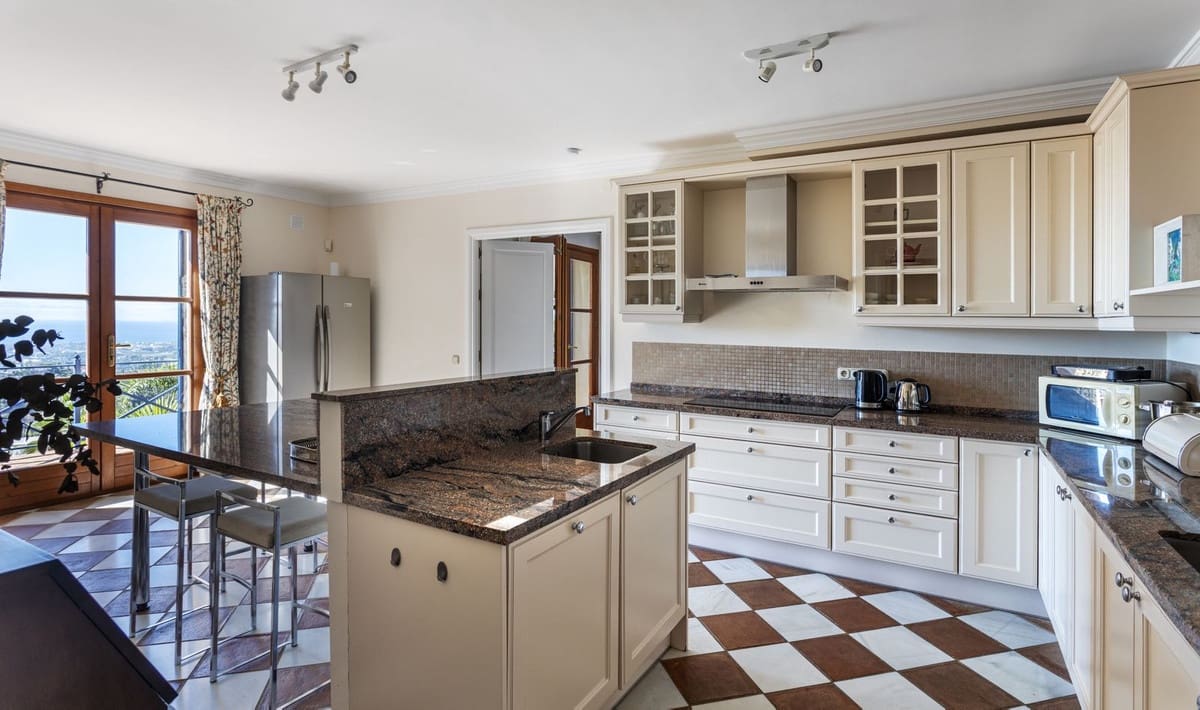 7 sovrum Villa till salu i Benahavis med pool garage - 4 500 000 € (Ref: 9733316)