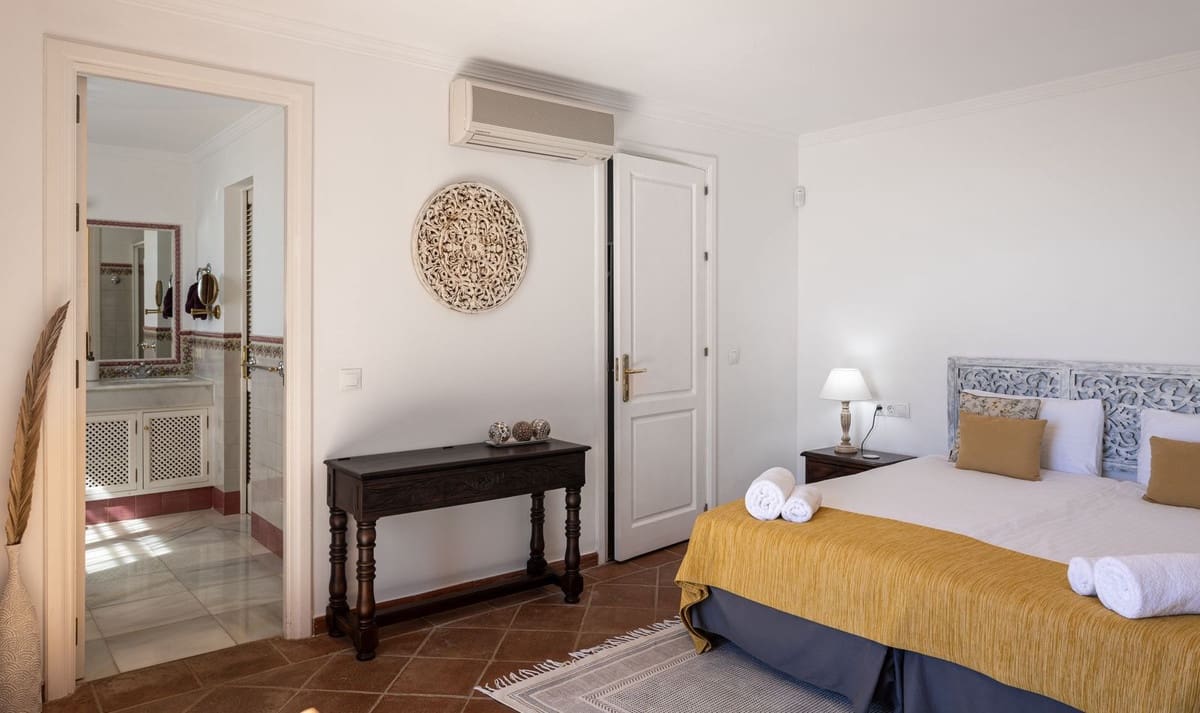 7 sovrum Villa till salu i Benahavis med pool garage - 4 500 000 € (Ref: 9733316)