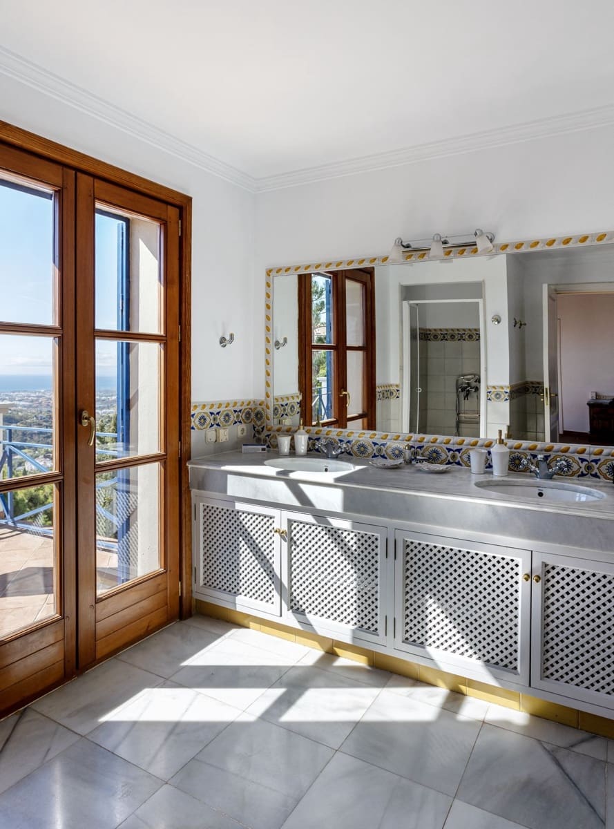 7 sovrum Villa till salu i Benahavis med pool garage - 4 500 000 € (Ref: 9733316)