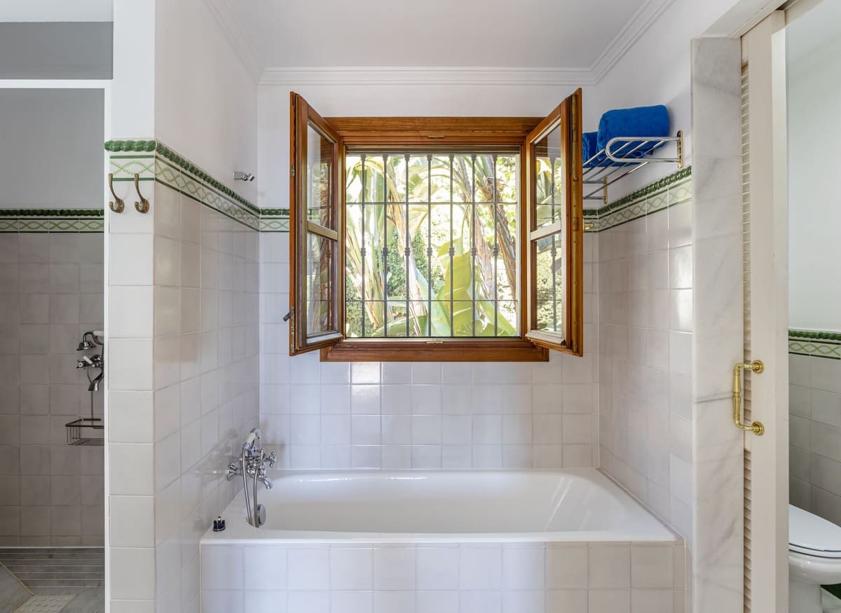 7 sovrum Villa till salu i Benahavis med pool garage - 4 500 000 € (Ref: 9733316)