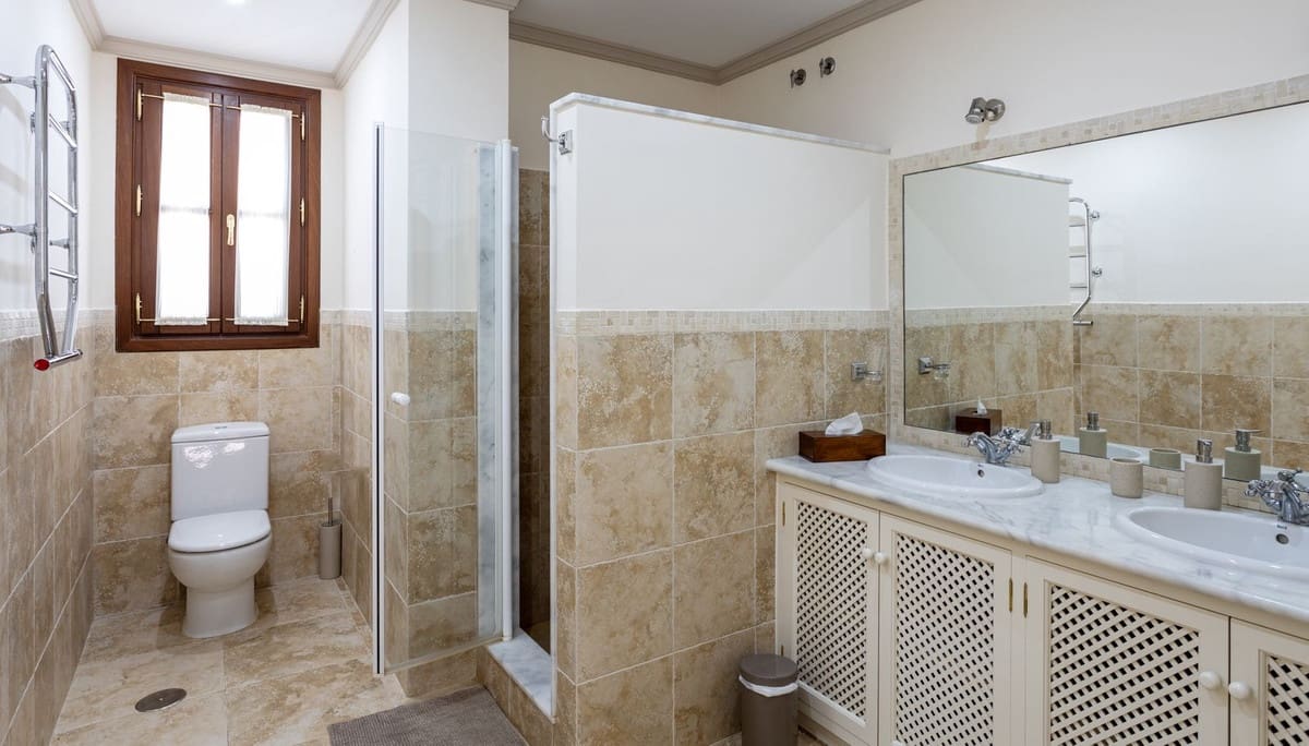 7 sovrum Villa till salu i Benahavis med pool garage - 4 500 000 € (Ref: 9733316)