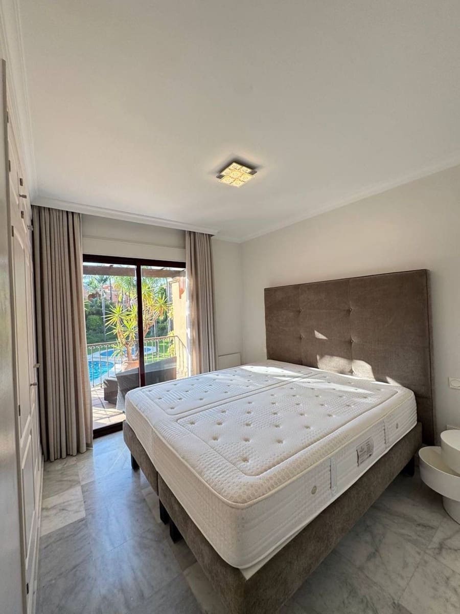 4 bedroom Townhouse for holiday rental in Marbella with pool garage - € 4,500 (Ref: 9733317)