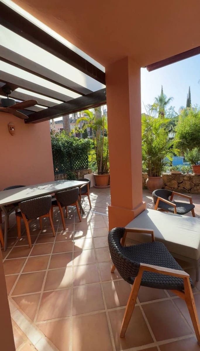 4 bedroom Townhouse for holiday rental in Marbella with pool garage - € 4,500 (Ref: 9733317)