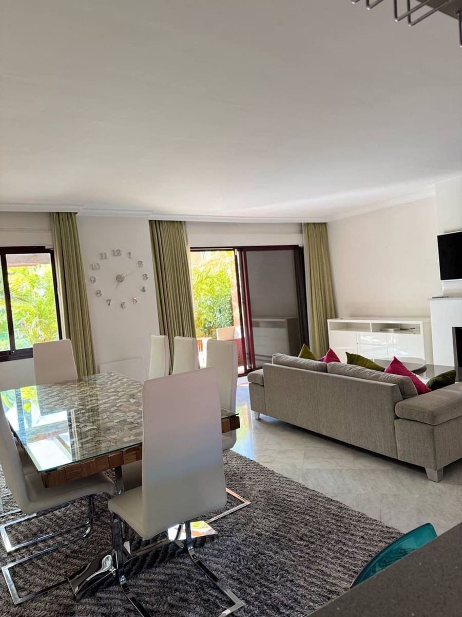 4 bedroom Townhouse for holiday rental in Marbella with pool garage - € 4,500 (Ref: 9733317)