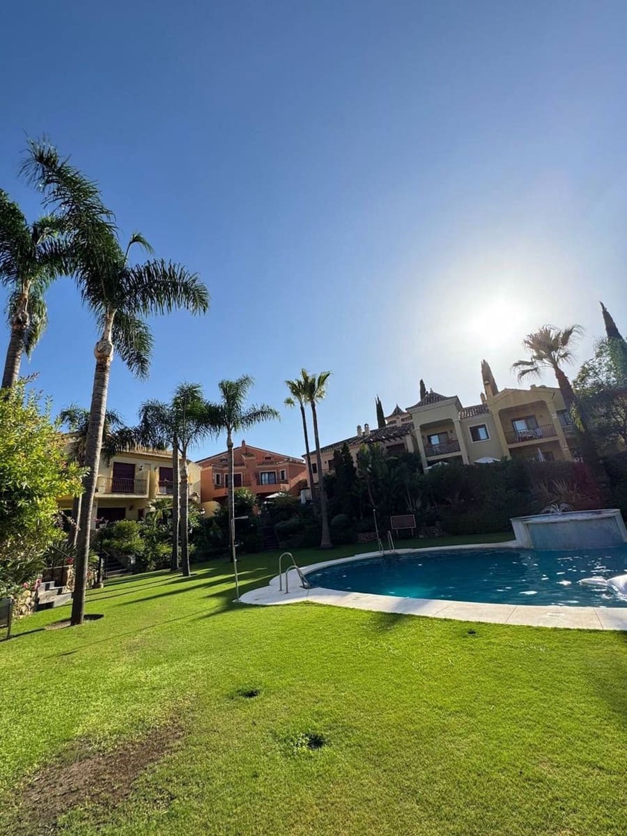 4 bedroom Townhouse for holiday rental in Marbella with pool garage - € 4,500 (Ref: 9733317)