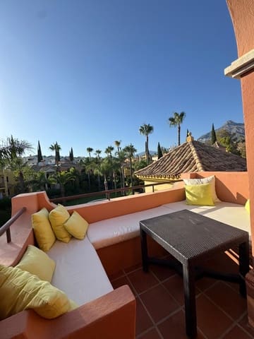 4 bedroom Townhouse for holiday rental in Marbella with pool garage - € 4,500 (Ref: 9733317)