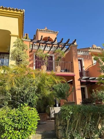4 bedroom Townhouse for holiday rental in Marbella with pool garage - € 4,500 (Ref: 9733317)