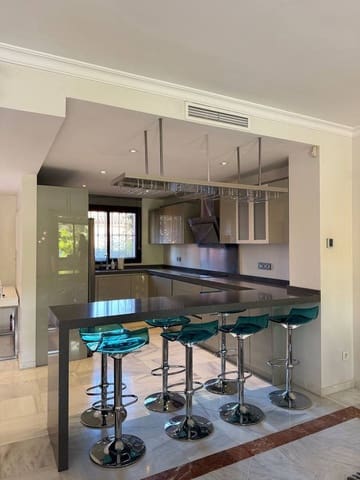 4 quarto Casa em Banda para arrendamento para férias em Marbella com piscina Garagem - 4 500 € (Ref: 9733317)