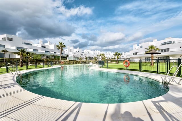 3 bedroom Apartment for holiday rental in Cancelada, Estepona with pool garage - € 2,000 (Ref: 9733318)