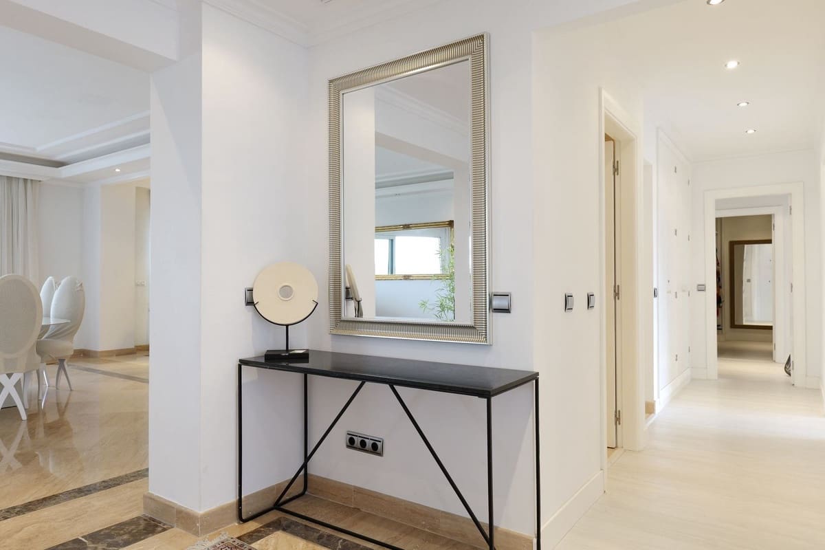 3 bedroom Penthouse for sale in Puerto Banus with pool garage - € 2,330,000 (Ref: 9733319)