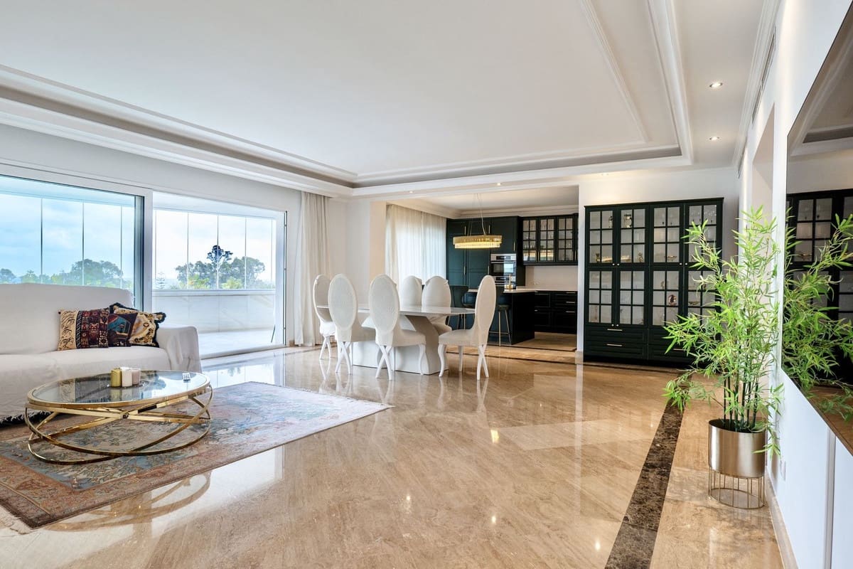3 bedroom Penthouse for sale in Puerto Banus with pool garage - € 2,330,000 (Ref: 9733319)