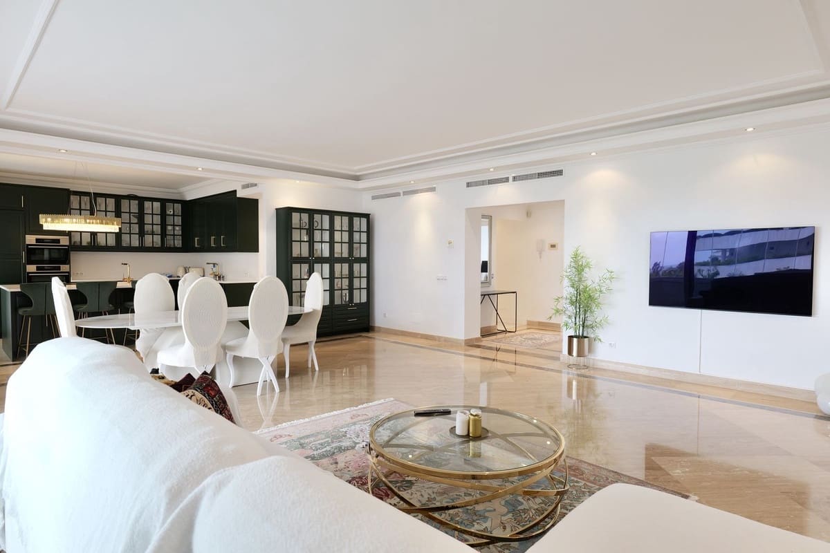 3 bedroom Penthouse for sale in Puerto Banus with pool garage - € 2,330,000 (Ref: 9733319)