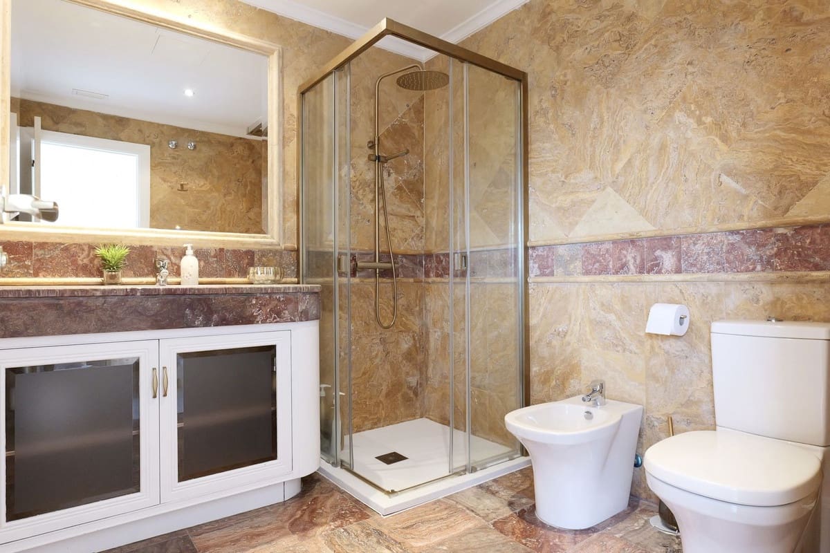 3 bedroom Penthouse for holiday rental in Puerto Banus with pool garage - € 1,800 (Ref: 9733320)