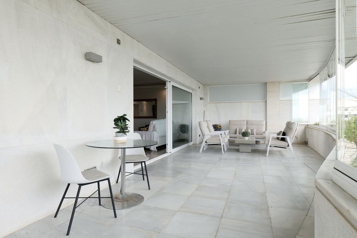 3 bedroom Penthouse for holiday rental in Puerto Banus with pool garage - € 1,800 (Ref: 9733320)