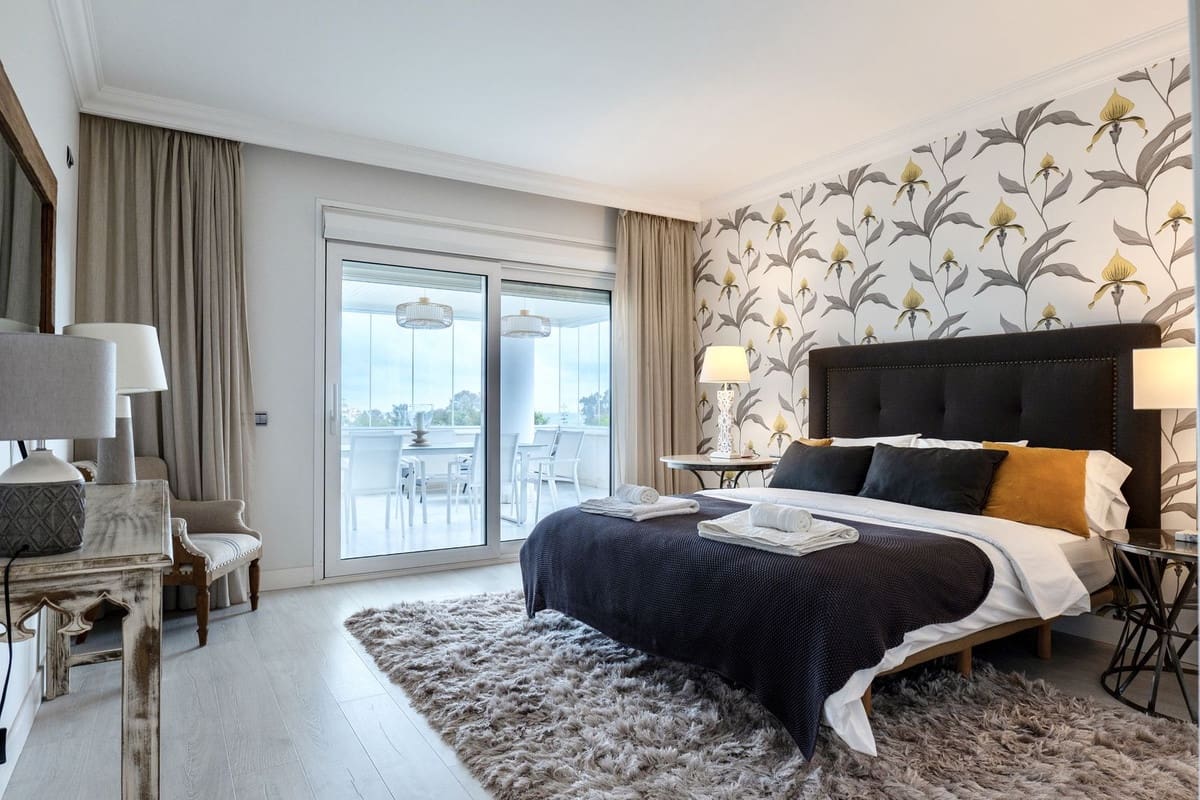 3 bedroom Penthouse for holiday rental in Puerto Banus with pool garage - € 1,800 (Ref: 9733320)