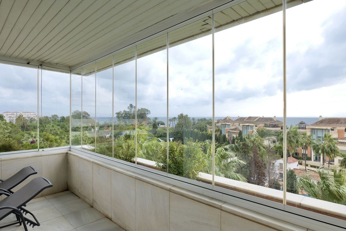 3 bedroom Penthouse for holiday rental in Puerto Banus with pool garage - € 1,800 (Ref: 9733320)