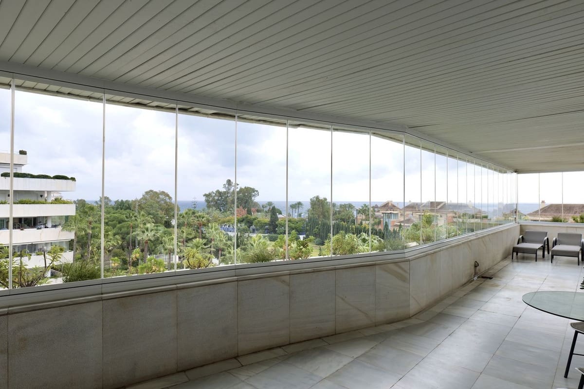 3 bedroom Penthouse for holiday rental in Puerto Banus with pool garage - € 1,800 (Ref: 9733320)