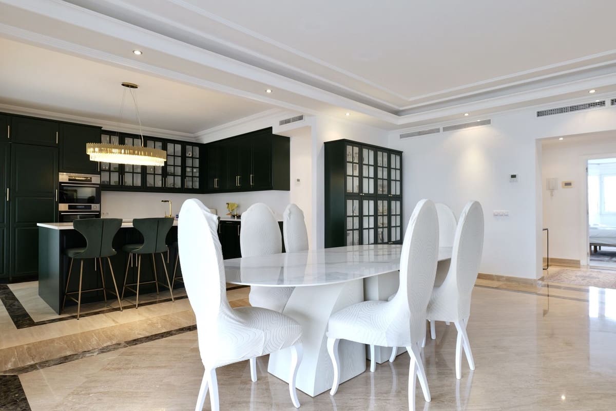 3 bedroom Penthouse for holiday rental in Puerto Banus with pool garage - € 1,800 (Ref: 9733320)