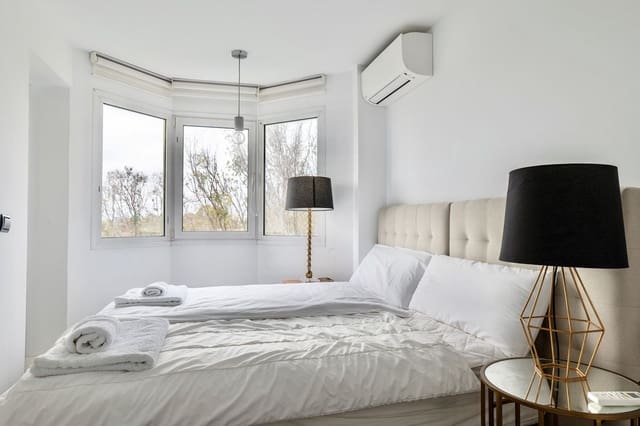 3 quarto Penthouse para arrendamento para férias em Puerto Banus, Marbella com piscina Garagem - 1 800 € (Ref: 9733320)