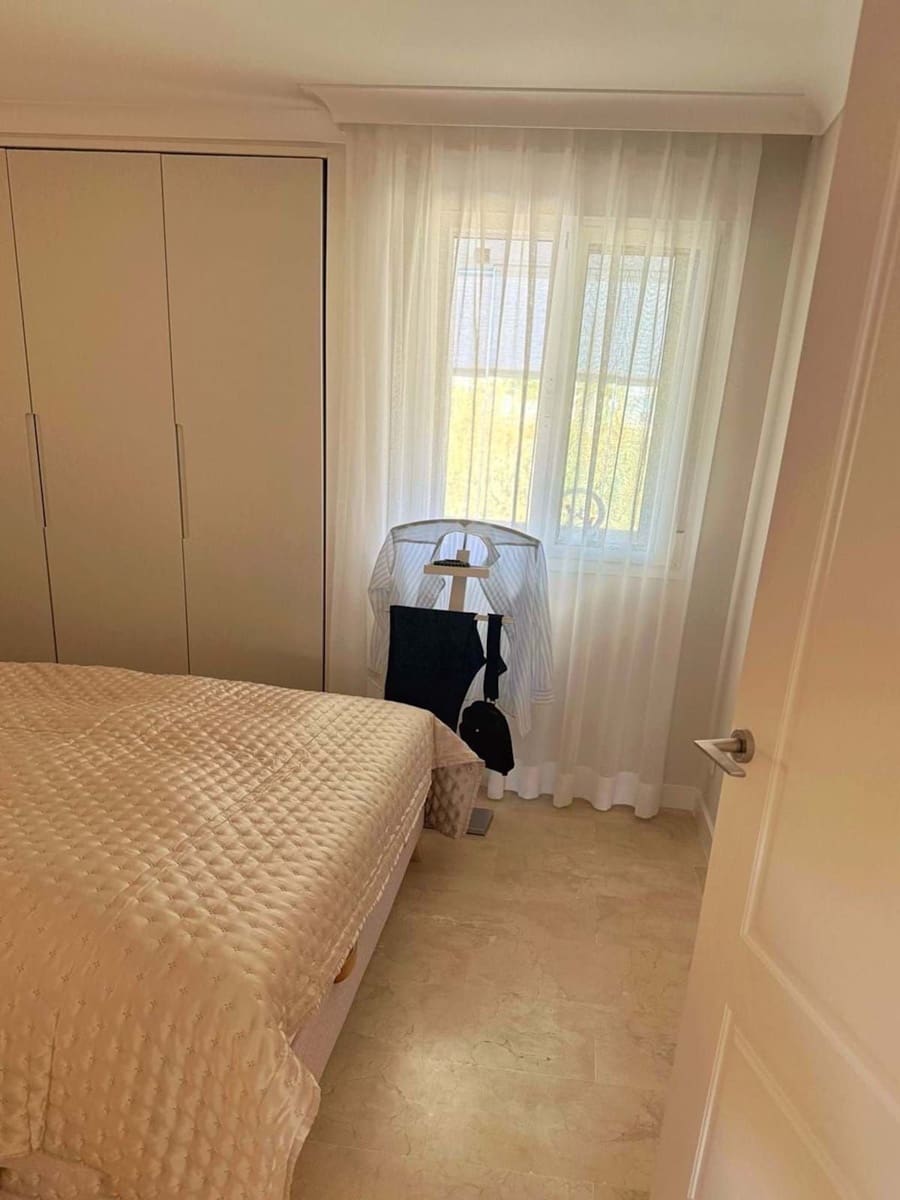 2 bedroom Apartment for holiday rental in Estepona with pool garage - € 750 (Ref: 9733322)