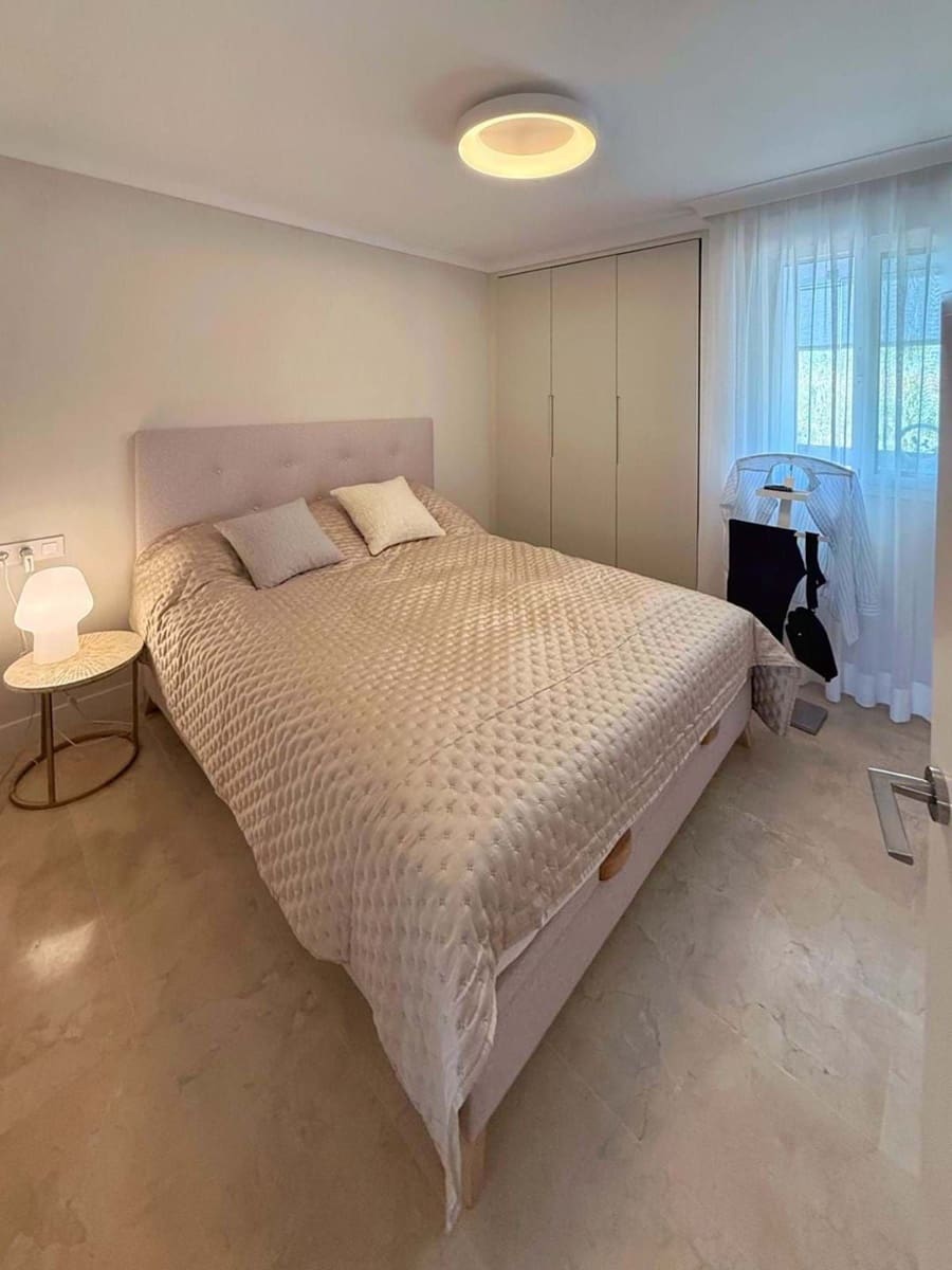 2 bedroom Apartment for holiday rental in Estepona with pool garage - € 750 (Ref: 9733322)