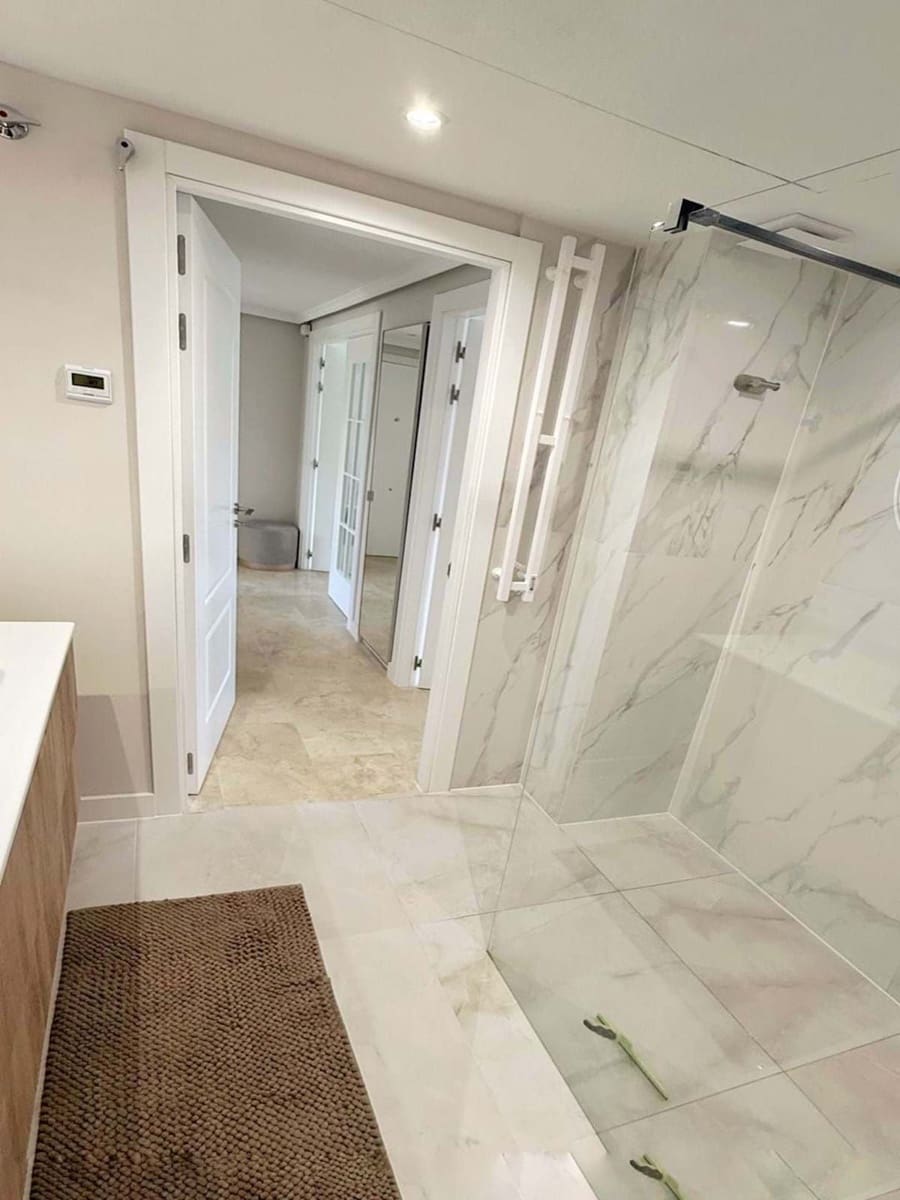 2 bedroom Apartment for holiday rental in Estepona with pool garage - € 750 (Ref: 9733322)