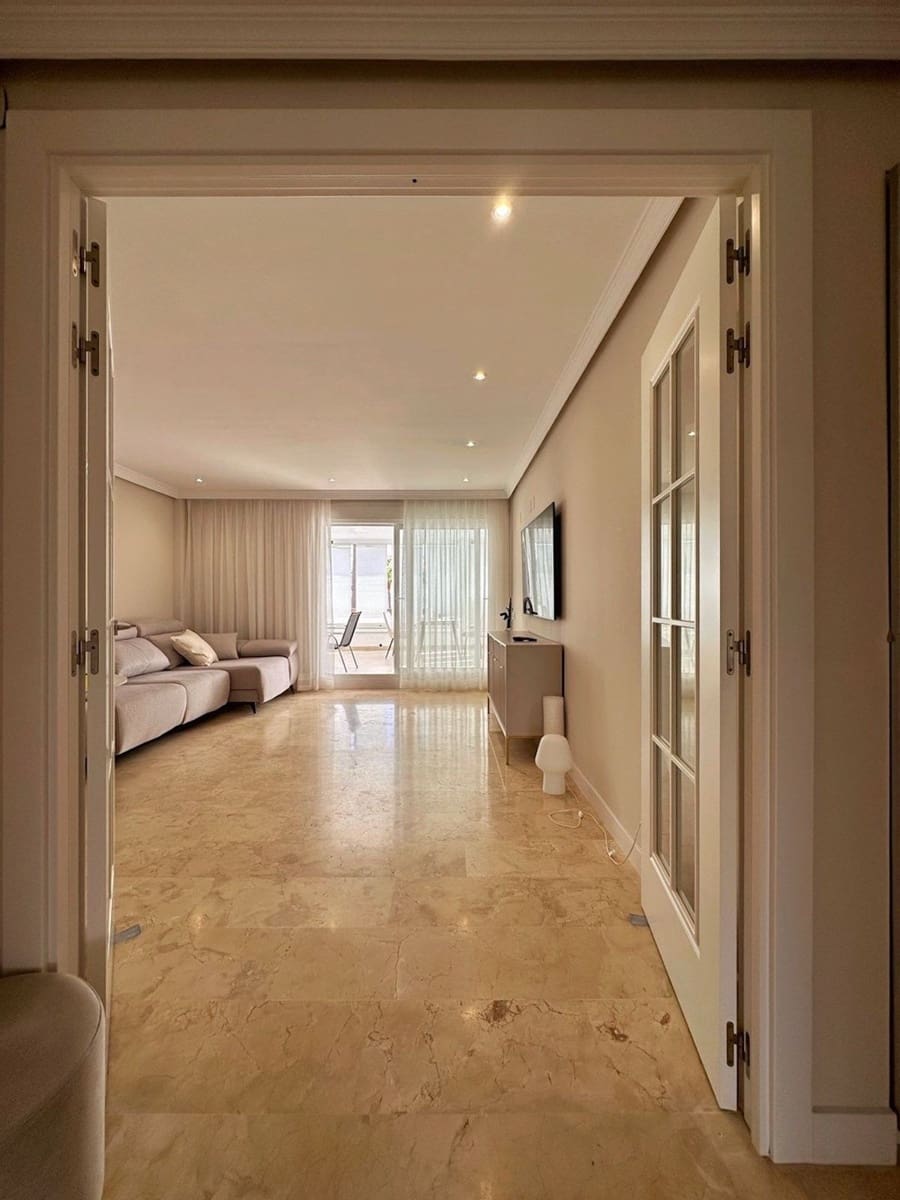 2 bedroom Apartment for holiday rental in Estepona with pool garage - € 750 (Ref: 9733322)