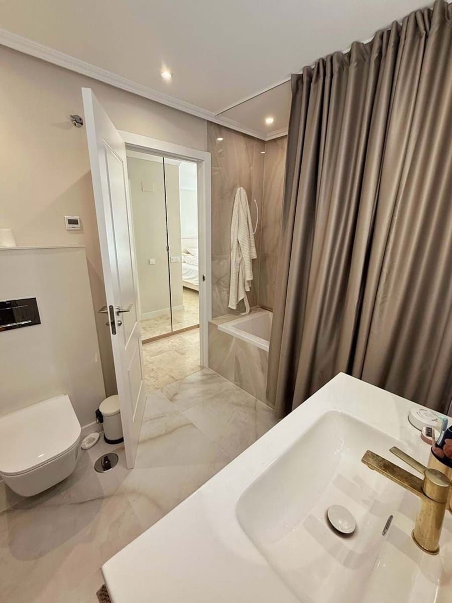 2 bedroom Apartment for holiday rental in Estepona with pool garage - € 750 (Ref: 9733322)