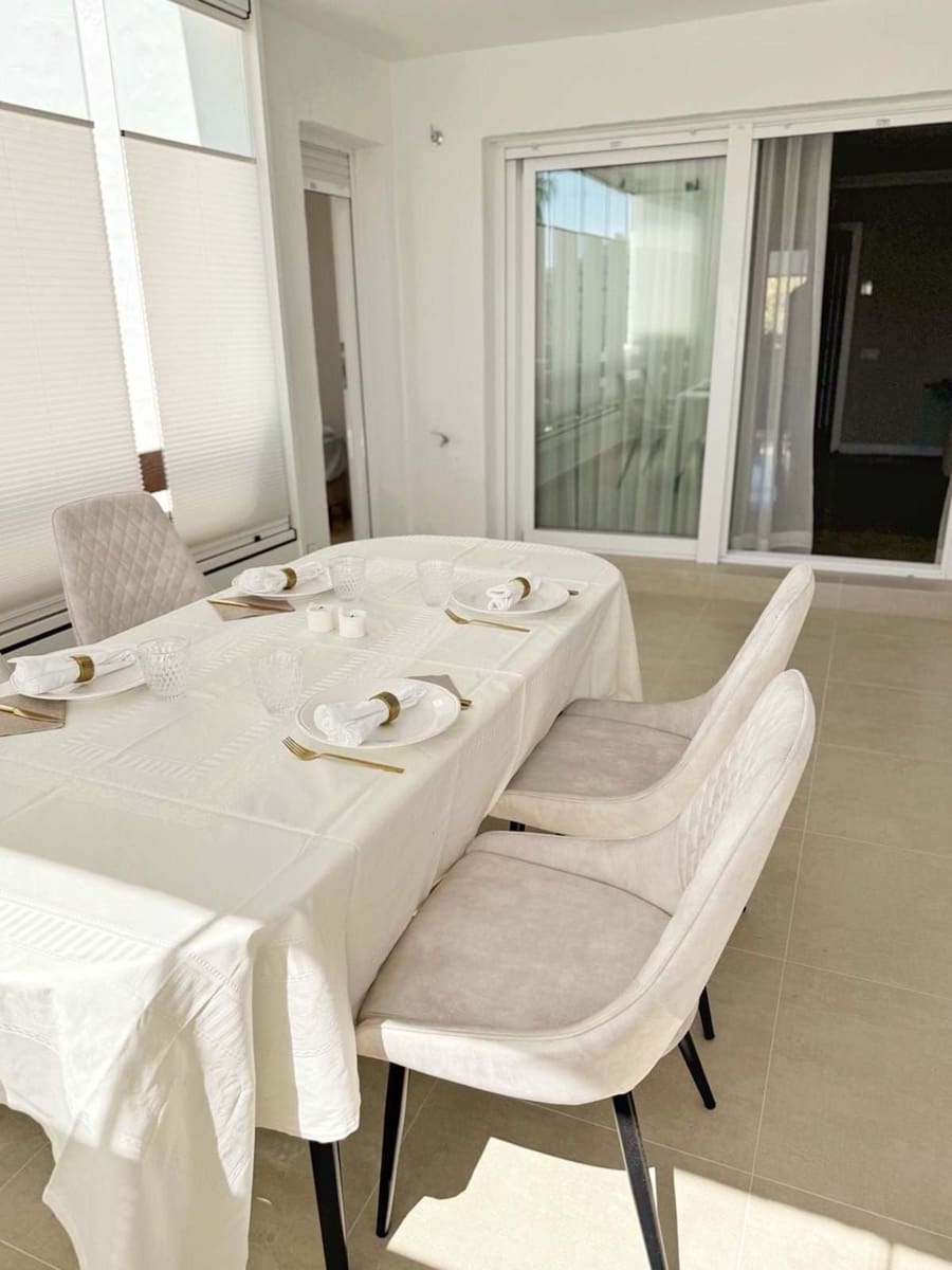 2 bedroom Apartment for holiday rental in Estepona with pool garage - € 750 (Ref: 9733322)